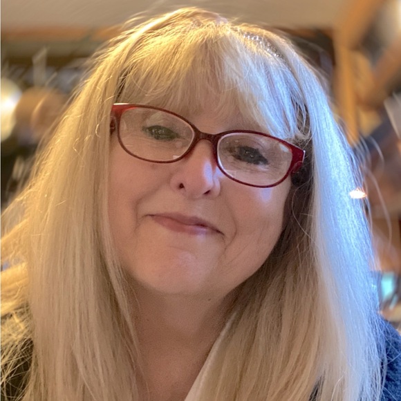 Meet your Posher, Stephanie - Picture 1 of 1